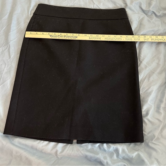 J. Crew Women's No.2 Pencil Skirt Size 8 Black 100% Wool Midi Back Slit Zipper - Picture 6 of 8